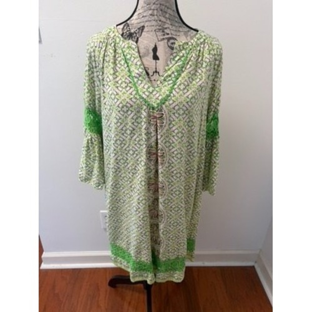 Crown & Ivy Women's Size 8 Rayon Shift Dress Green Geometric Crochet Lace Boho